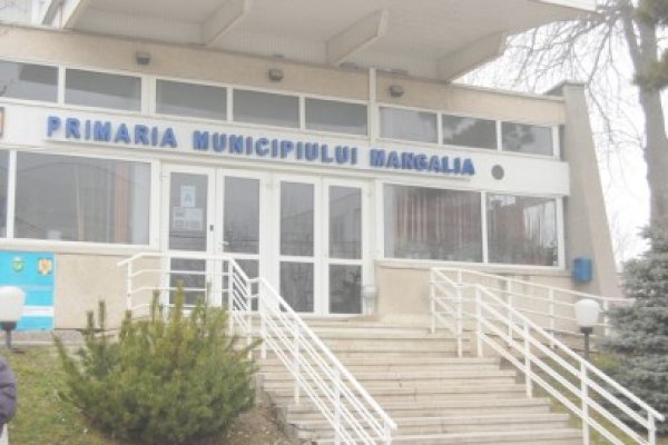 Funcţionarii publici din Primăria Mangalia s-au 